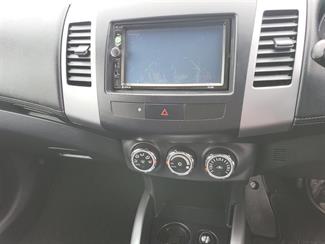 2011 Mitsubishi Outlander - Thumbnail