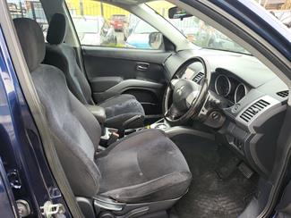 2011 Mitsubishi Outlander - Thumbnail