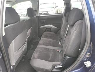 2011 Mitsubishi Outlander - Thumbnail