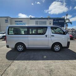 2017 Toyota Hiace - Thumbnail