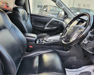 2022 Mitsubishi Pajero - Thumbnail
