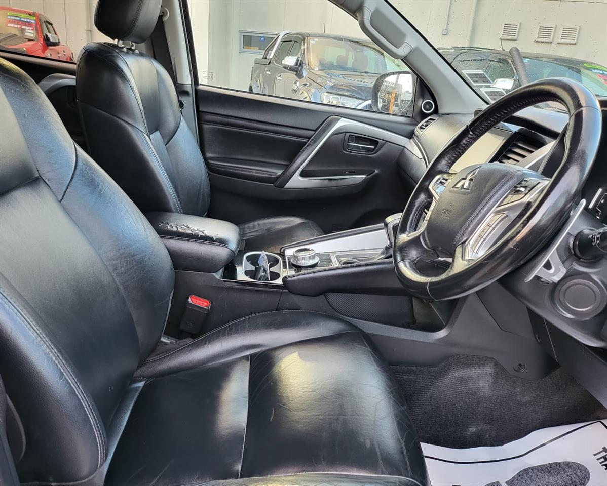2022 Mitsubishi Pajero