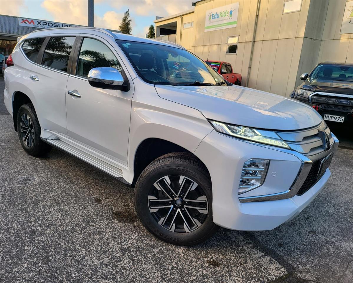 2022 Mitsubishi Pajero