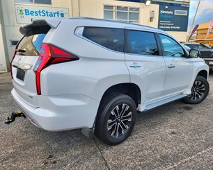 2022 Mitsubishi Pajero - Thumbnail