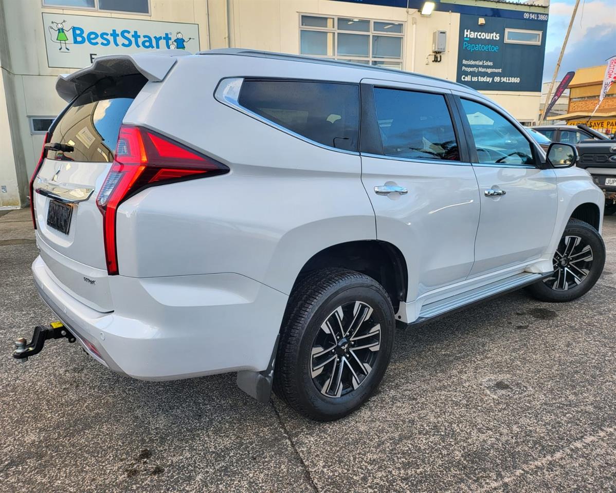 2022 Mitsubishi Pajero