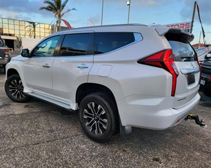 2022 Mitsubishi Pajero - Thumbnail