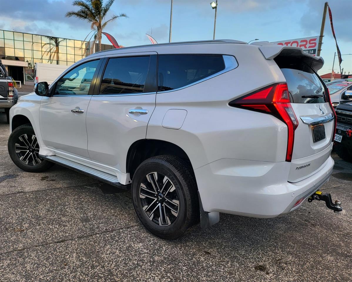 2022 Mitsubishi Pajero