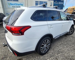 2018 Mitsubishi Outlander - Thumbnail