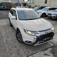 2021 Mitsubishi outlander - Thumbnail
